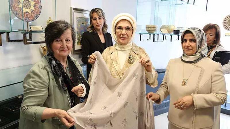 Emine Erdoğan, "Ekolojik Sanat" sergisini ziyaret etti