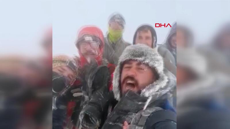Ağrı Dağı'na tırmanan Fransızlar, kar ve fırtınaya yakalandı