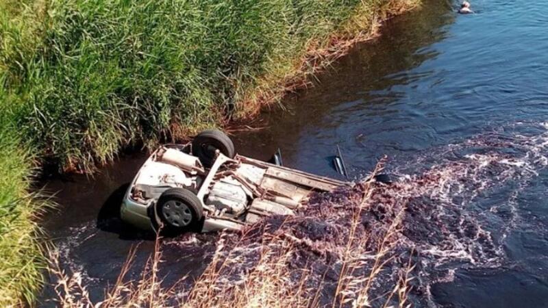 Tekirdağ’da otomobil dereye uçup suya gömüldü: Araçtaki üç kişi yüzerek karaya çıktı