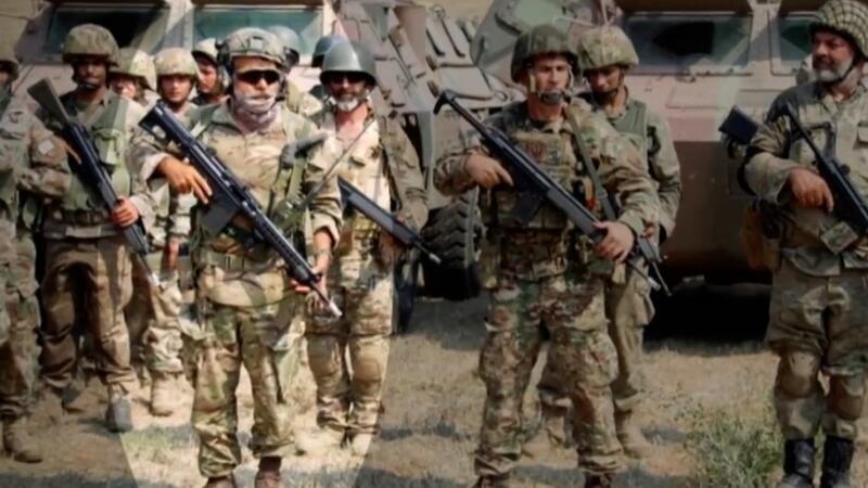 Rum milli muhafız ordusunun askeri tatbikatında dikkat çeken detay