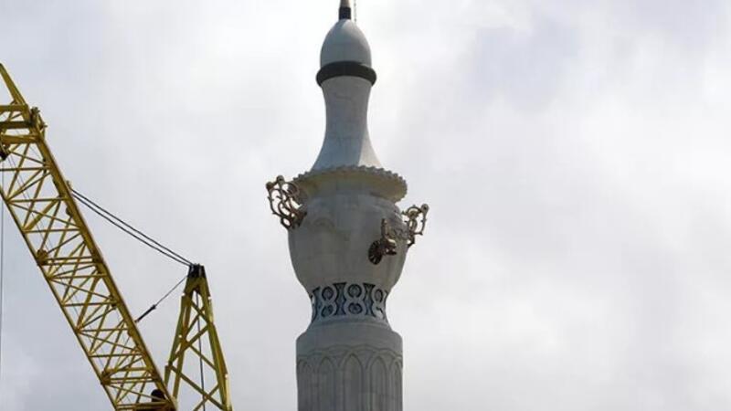 Sosyal medya 'semaver' şeklindeki minareyi konuşuyor