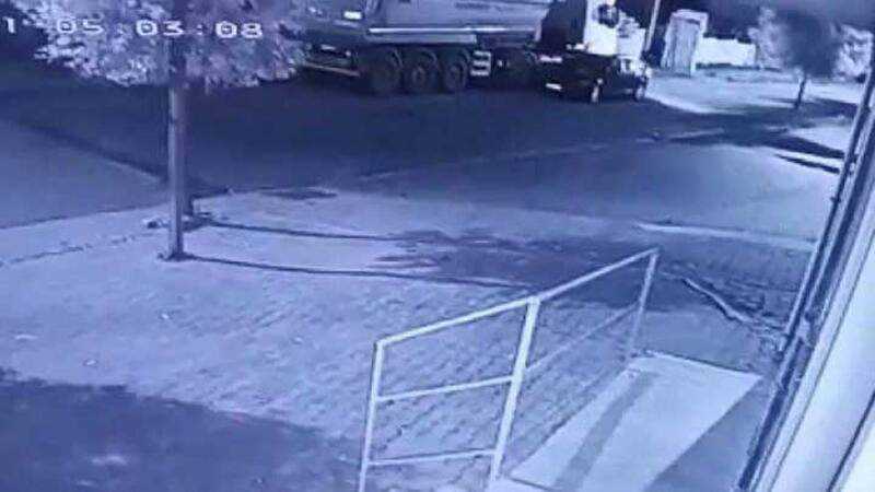 Sultanbeyli'de kamyonlardan yakıt hırsızlığı kamerada