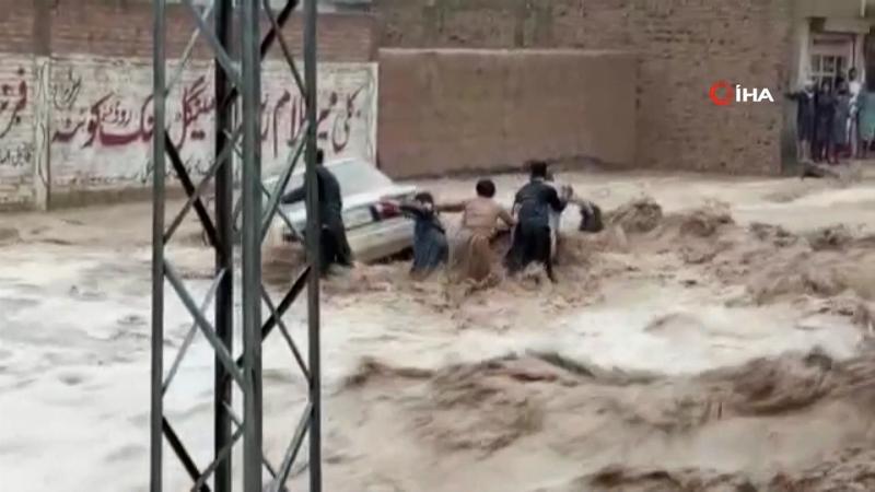 Pakistan’da şiddetli yağış: Ölü ve yaralılar var