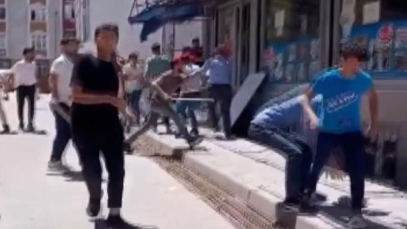 Arnavutköy'de husumetli aileler birbirine girdi