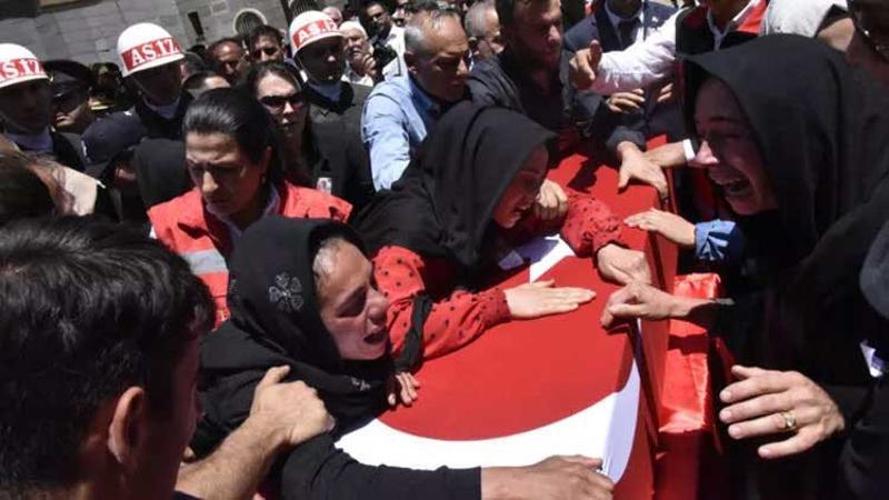 Şehit er Yusuf Gürler son yolculuğuna uğurlandı
