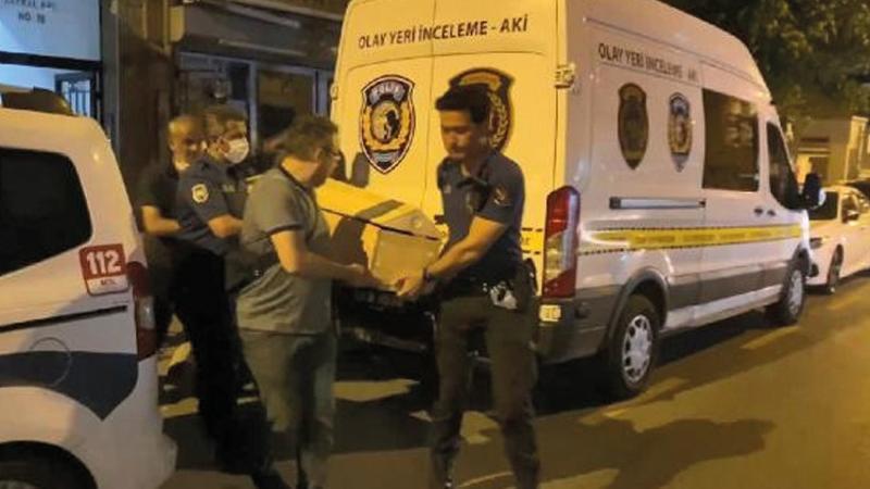Fatih'te annesini, boğazını keserek öldürdü