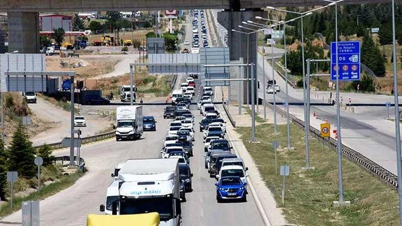 'Kilit kavşakta' bayram trafiği başladı!