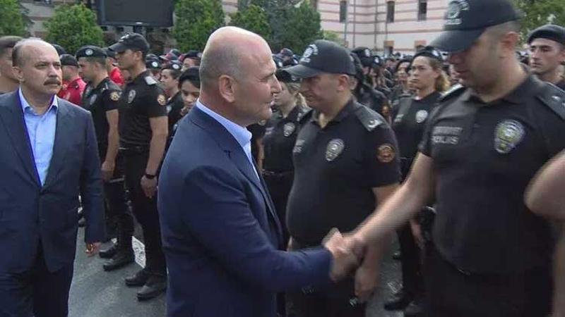 Bakan Soylu polislerle bayramlaştı