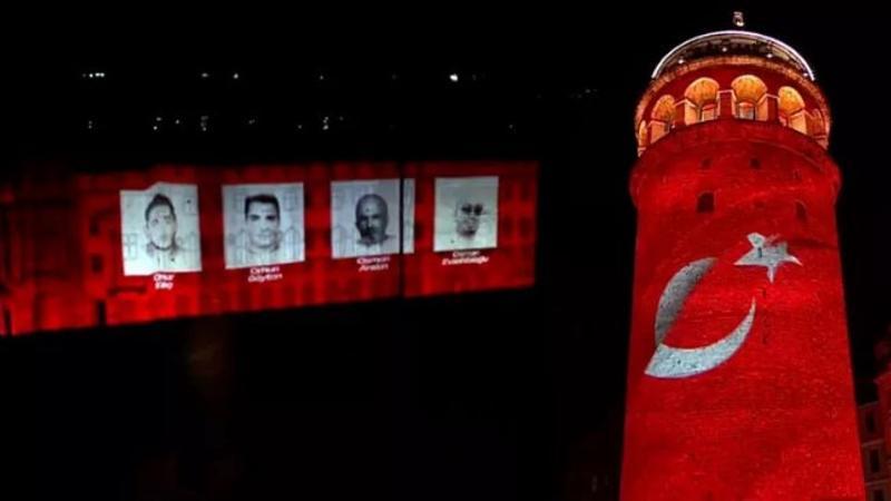 İstanbul'da simge yapılarında 15 Temmuz mapping gösterisi - Son Dakika  Haberleri