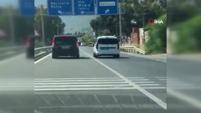 Karayolunda tehlikeli kavga