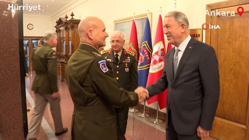 Bakan Akar NATO Avrupa Müttefik Yüksek Komutanı Cavoli'yi kabul etti