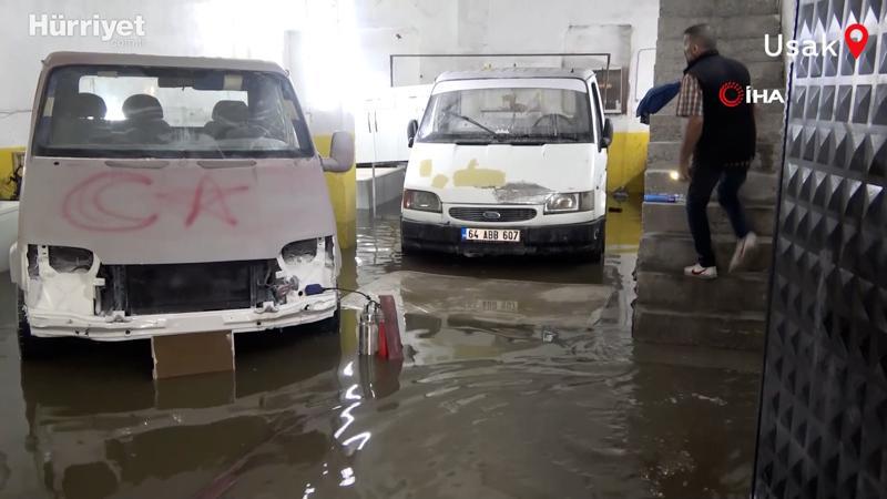 Uşak’ta şiddetli yağış sonrasında su baskınları yaşandı