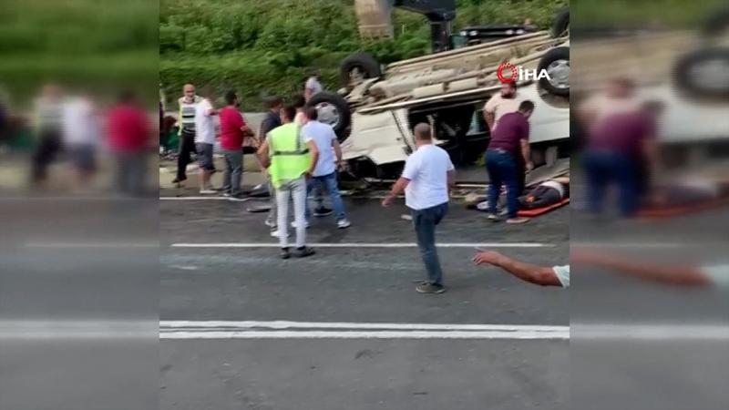 Ordu'da mevsimlik fındık işçilerini taşıyan minibüs takla attı