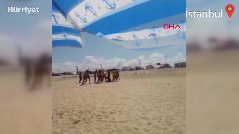 Arnavutköy'de denize girenler, uyarıda bulunan cankurtaranlarla kavga etti