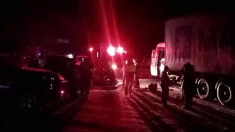 Otoyolda servis minibüsü TIR’a arkadan çarptı: 2 ölü 1 yaralı