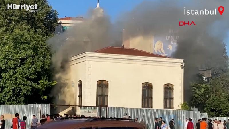 İstanbul'da tarihi camide korkutan yangın