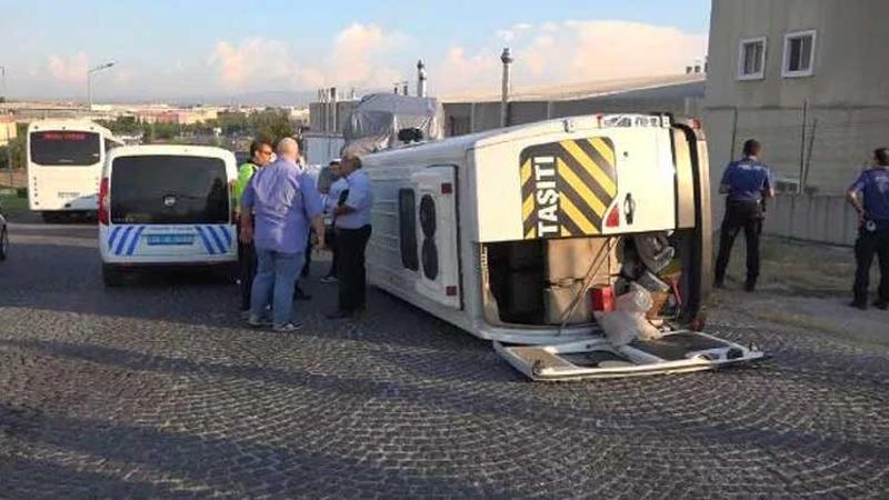 Bursa'da 2 servis minibüsü çarpıştı