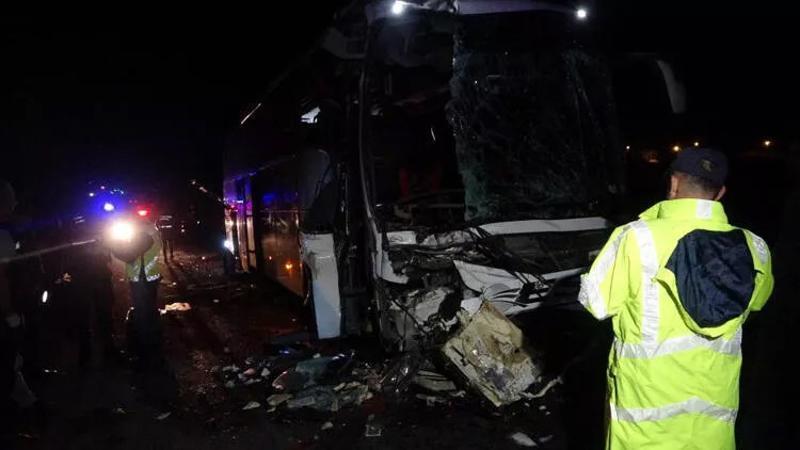 Uşak'ta feci kaza! Ölü ve yaralılar var