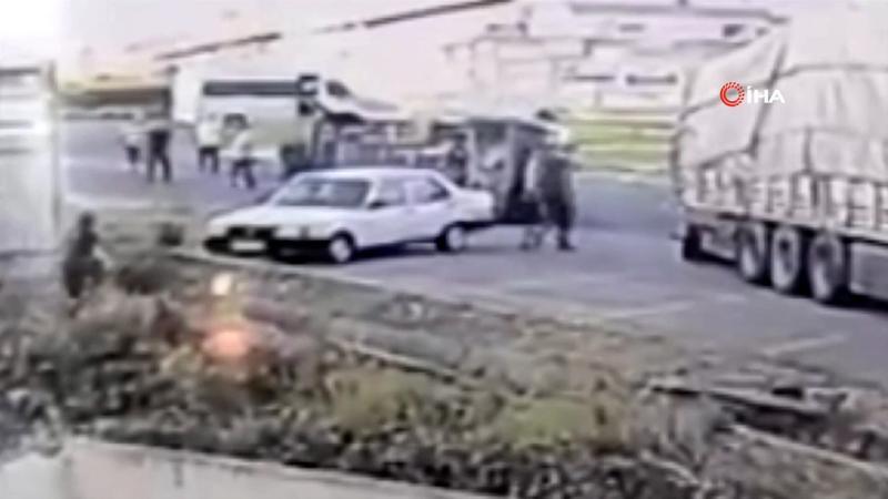 Bursa'da 18 kişinin ölümden döndüğü kaza kamerada