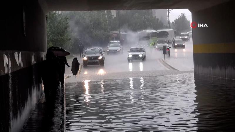 Kocaeli’de sağanak yağmur etkili oldu