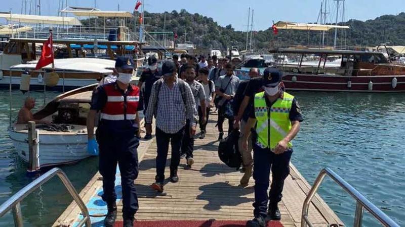 Kaçak göçmenleri 'Avrupa' diye Kekova Adası'na bıraktılar