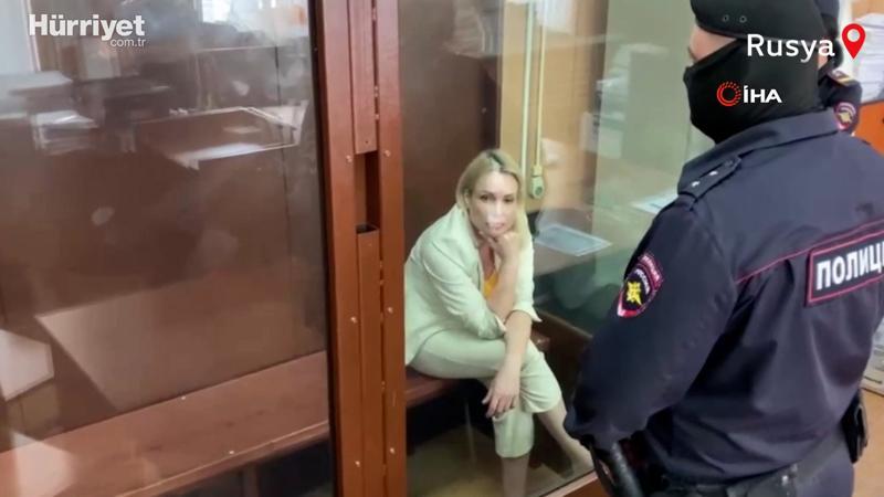 Rus devlet televizyonunda savaş karşıtı pankart açmıştı... Ev hapsine çarptırıldı!
