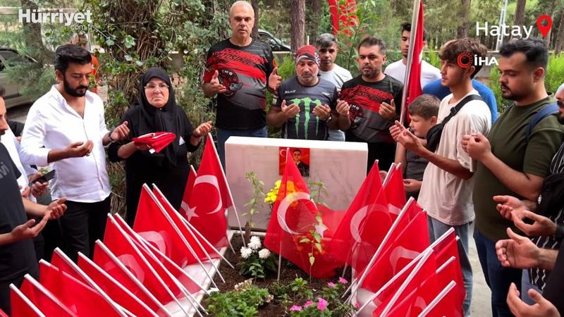 Eren Bülbül'ü korurken 41 kurşunla şehit edilmişti... Kabrine 41 Türk bayrağı dikildi