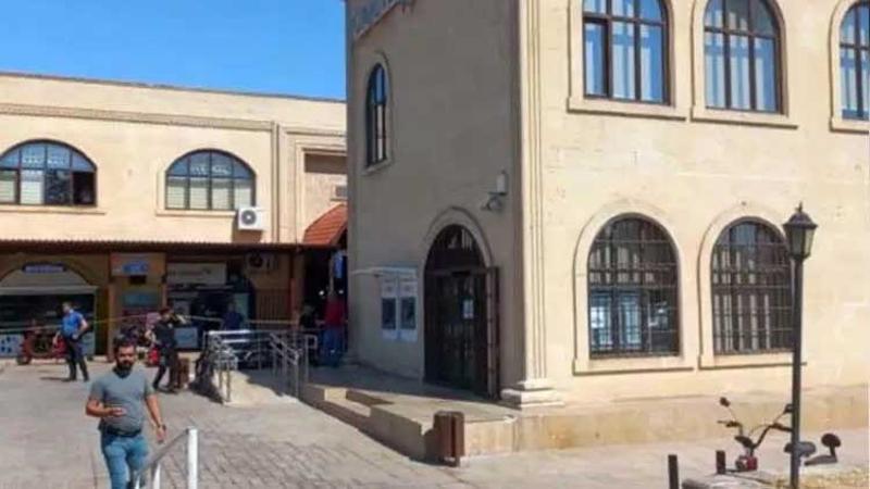 Antalya'da banka müdürü, şubede rehin alındı
