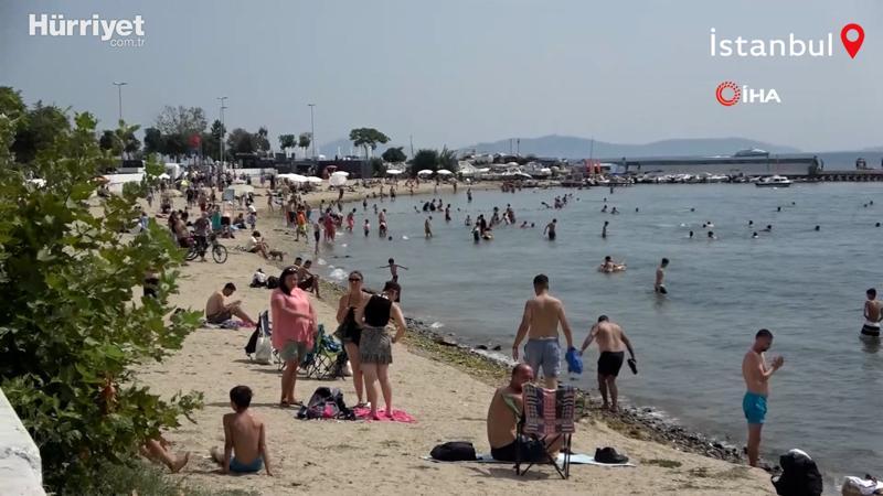 İstanbul 35 dereceyi gördü, Caddebostan Sahili'ne akın ettiler