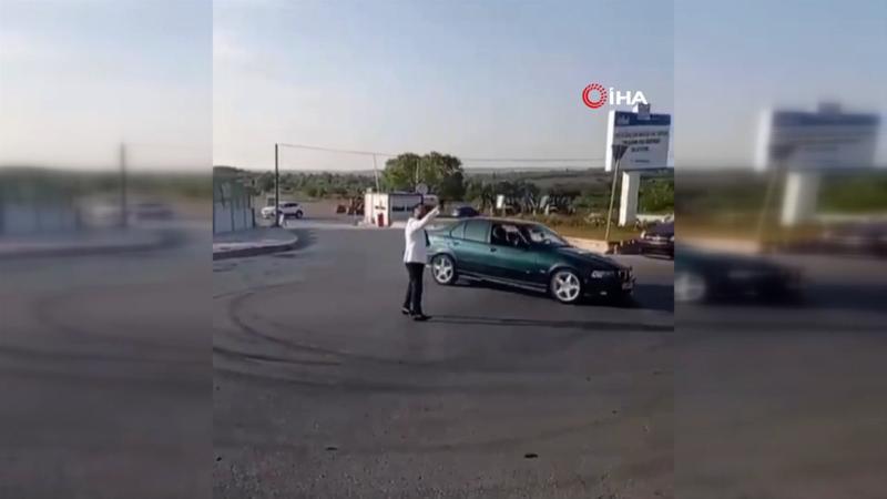 Trafiği durdurup damadın etrafında drift yaptılar