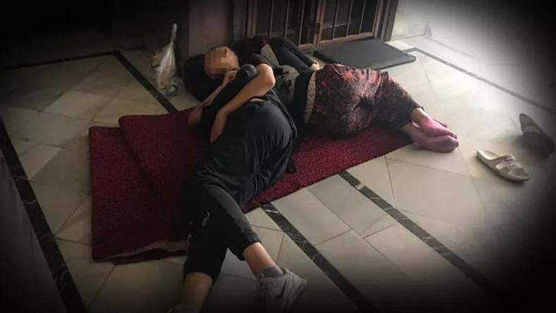 Sevgili çift kabusu kamerada: Mahalleliye sataşıp camını kırdılar