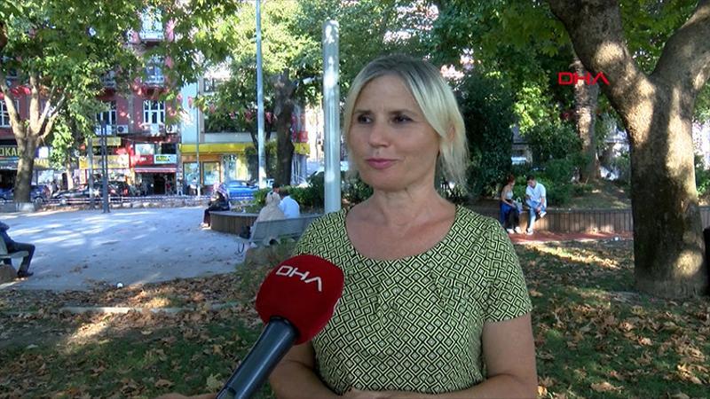 İlkokul mezunuydu, yazmaya başlayınca 57 yaşında üniversiteli oldu