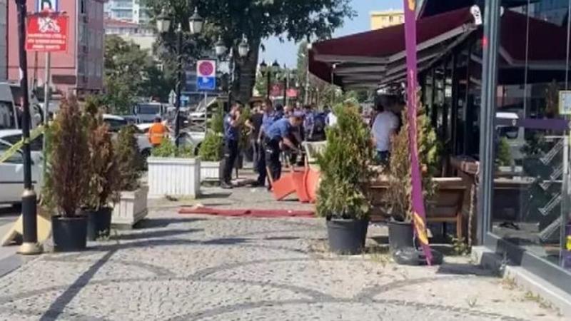Küçükçekmece'de caddede silahlı kavga