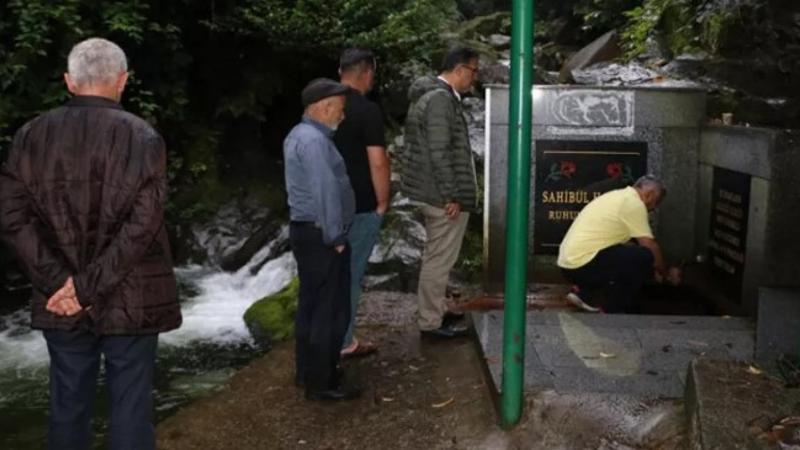 Rizeli vatandaşlar zehirli çıkan ılıca suyundan su içmek için kuyruğa girdi
