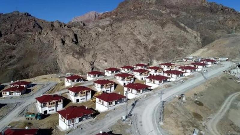 Yusufeli ilçesinin yeni yerleşim yerinde taşınma süreci başladı