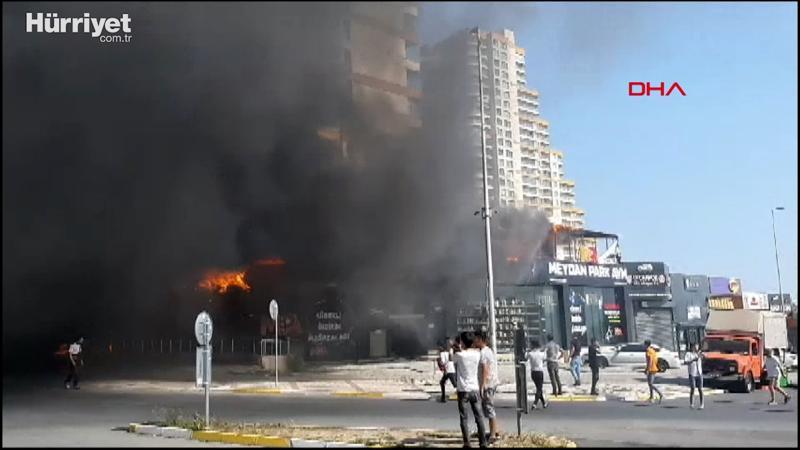 Avcılar’da iş yerinin çatısında yangın çıktı