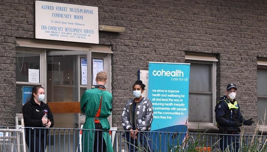 Melbournede 8 yeni vaka bulundu, kısıtlamalar geri geldi