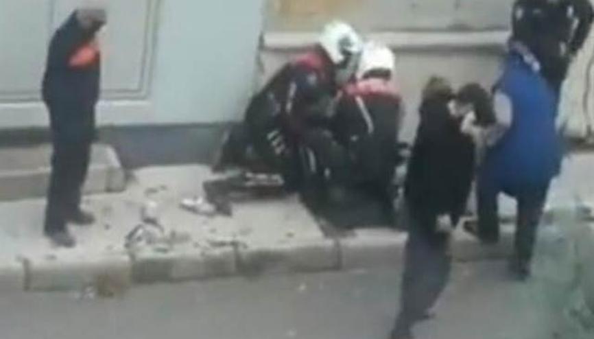 İzmir Valiliği’nden ’şiddet’ uyguladığı iddia edilen polislere ilişkin açıklama İzmir Valiliği’nden ’şiddet’ uyguladığı iddia edilen polislere ilişkin açıklama