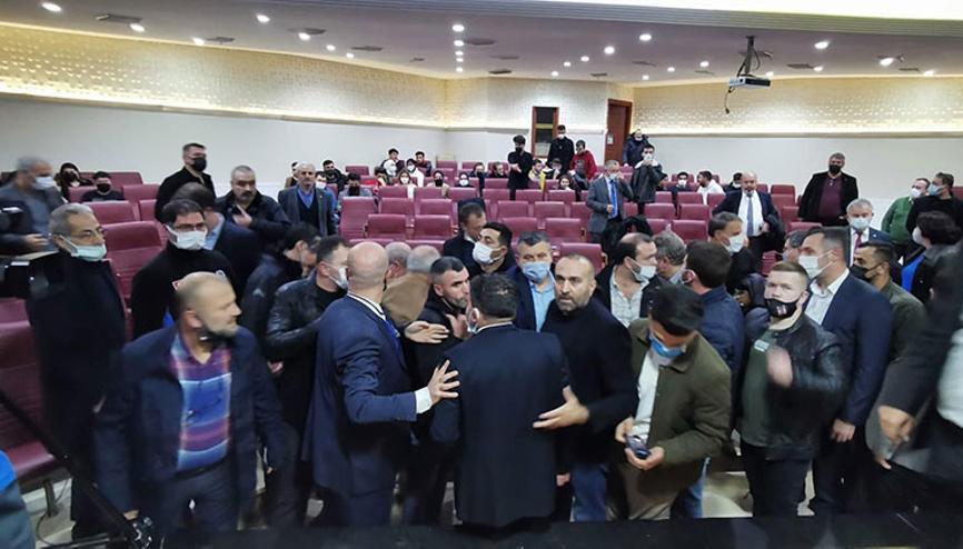 Yalova Belediyesi meclis toplantısında gerginlik Yalova Belediyesi meclis toplantısında gerginlik