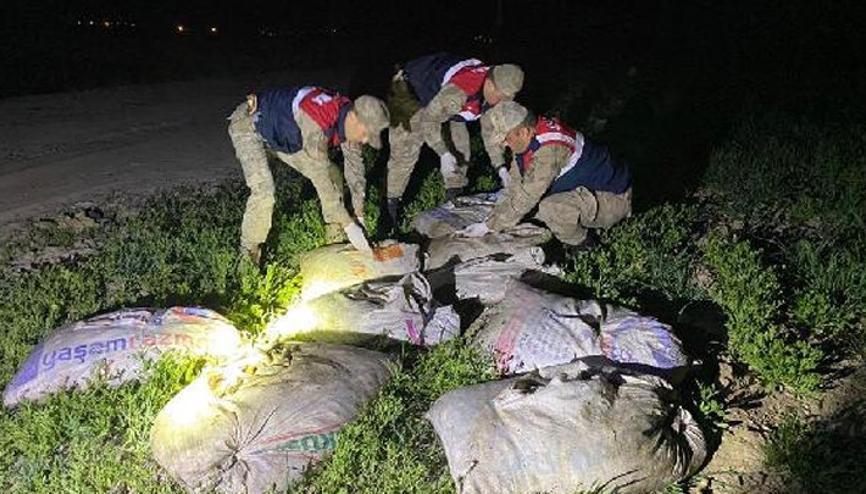 Vanda kaçak avlanan 6,5 ton inci kefali ele geçirdi Vanda kaçak avlanan 6,5 ton inci kefali ele geçirdi