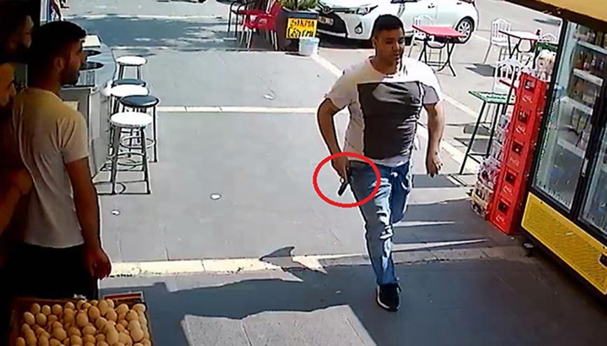 Sokakta Elif ve patronunu silahla yaralayan oyuncu Mahmut Çağlar tutuklandı Sokakta Elif ve patronunu silahla yaralayan oyuncu Mahmut Çağlar tutuklandı