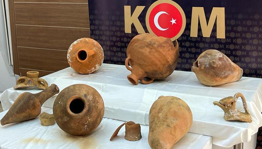 Sarıyerde balık restoranında antik çağlara ait 11 amfora ele geçirildi Sarıyerde balık restoranında antik çağlara ait 11 amfora ele geçirildi