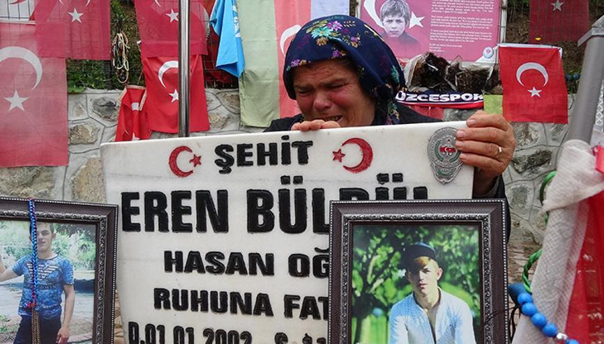 Oğlu Eren Bülbülün acısı 5 yıldır hiç dinmedi Oğlu Eren Bülbülün acısı 5 yıldır hiç dinmedi
