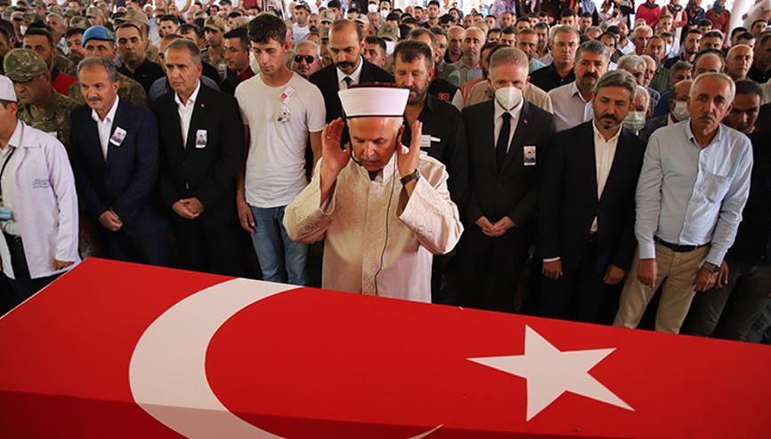 Şehit Mahsun Şimşek gözyaşlarıyla uğurlandı Şehit Mahsun Şimşek gözyaşlarıyla uğurlandı