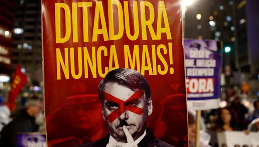 Brezilyada Bolsonaro karşıtları sokaklara döküldü Brezilyada Bolsonaro karşıtları sokaklara döküldü