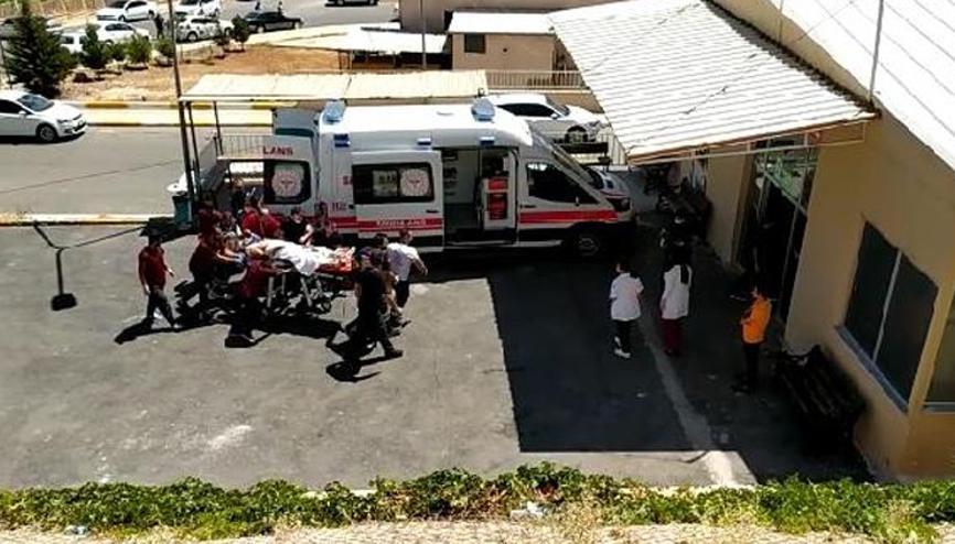 Son dakika... Şanlıurfada karakola hain saldırı Acı haber: 1 asker şehit, 4 yaralı Son dakika... Şanlıurfada karakola hain saldırı Acı haber: 1 asker şehit, 4 yaralı