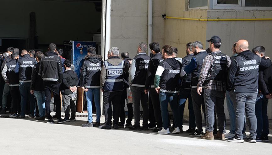Diyarbakır’daki Kökünü Kurutma Operasyonunda 111 şüpheli daha adliyede Diyarbakır’daki Kökünü Kurutma Operasyonunda 111 şüpheli daha adliyede